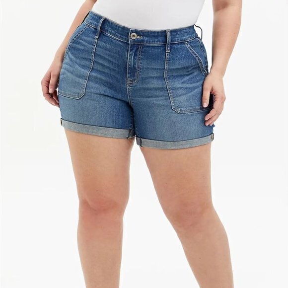 Torrid Mid Rise Midi Short - Vintage Stretch Medium‎ Wash Womens Plus Size 12 - Picture 1 of 9